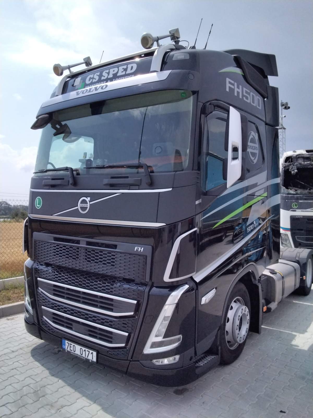Tahač Volvo FH s polepem CS SPED